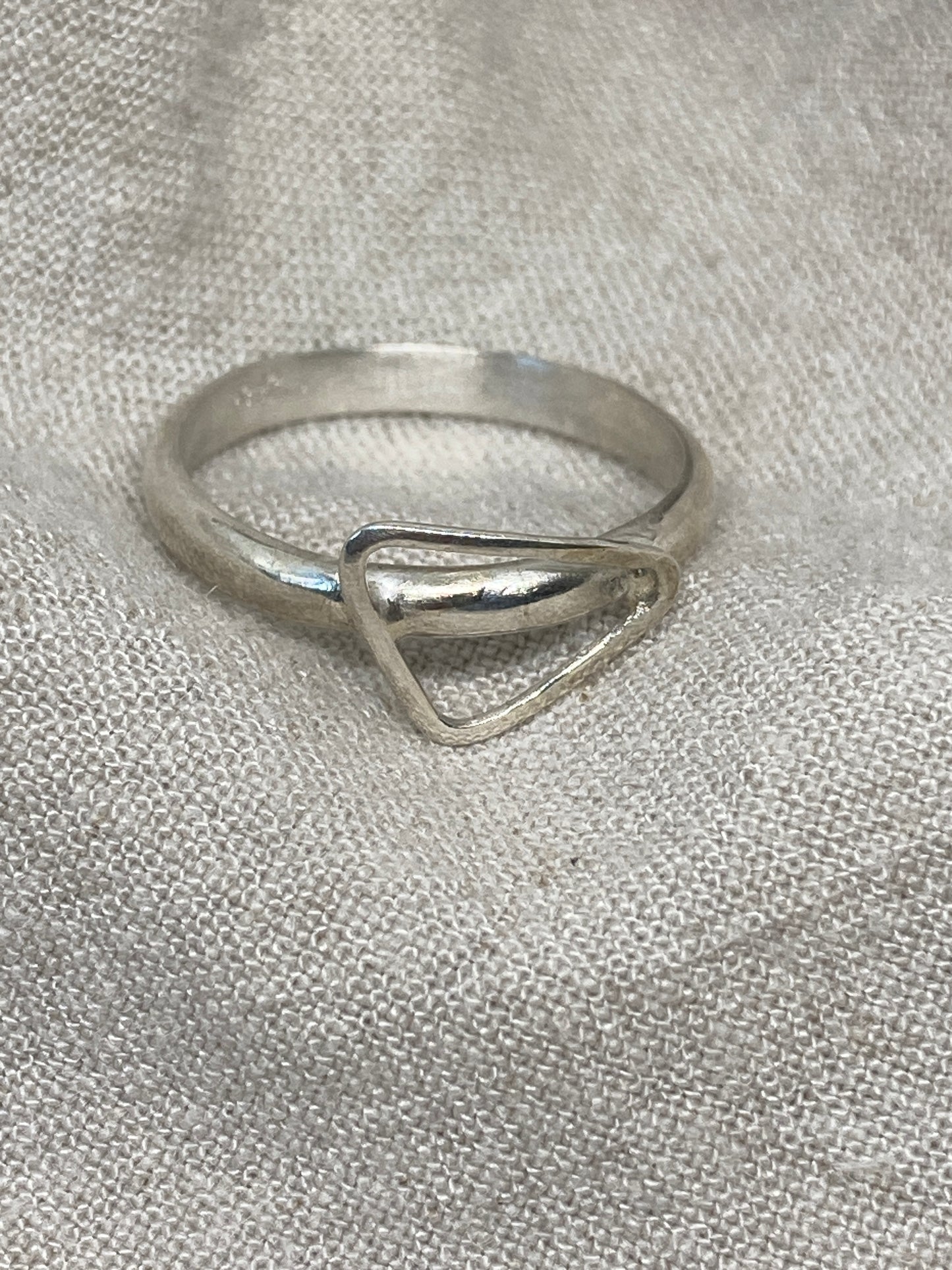 Minimalist triangle ring