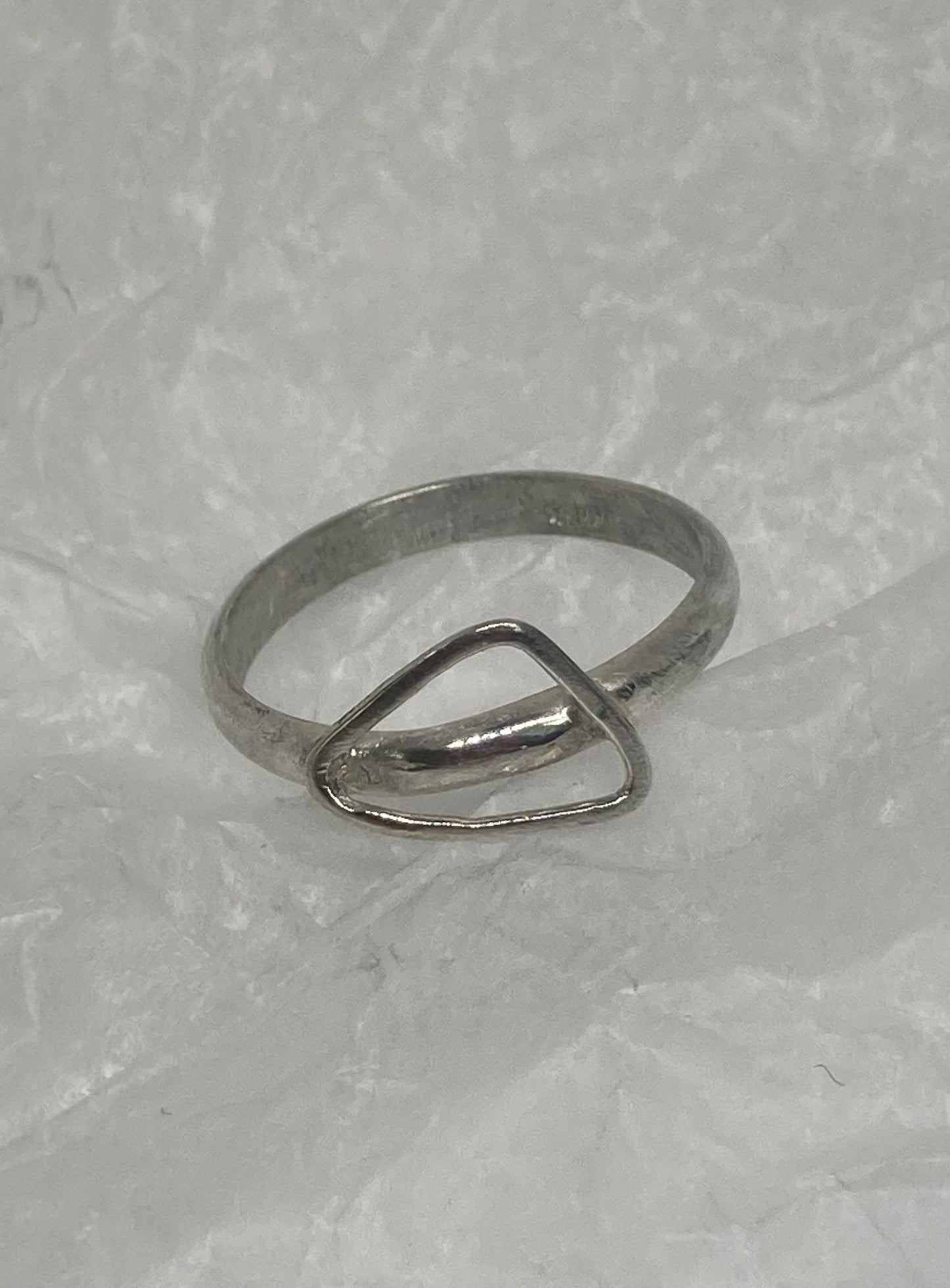 Minimalist triangle ring