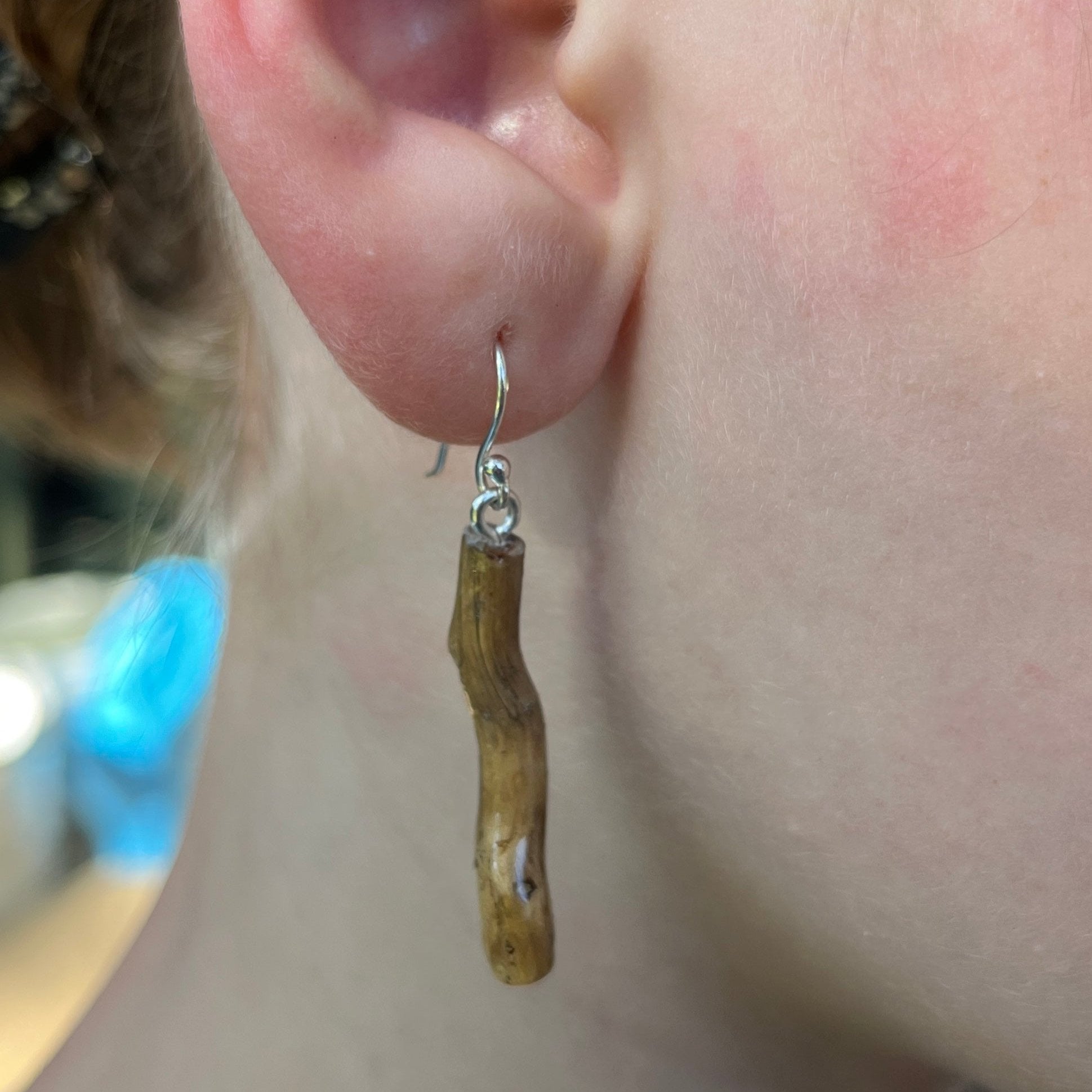 Handmade earrings
Sterling silver jewelry
Pearl earrings
Minimalist earrings
Nature-inspired jewelry
Elegant earrings
Unique earrings
Everyday jewelry