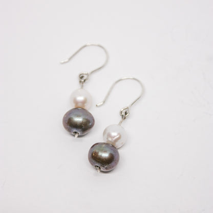 Handmade earrings
Sterling silver jewelry
Pearl earrings
Minimalist earrings
Nature-inspired jewelry
Elegant earrings
Unique earrings
Everyday jewelry
Dainty earrings
Women’s jewelry