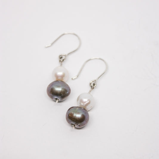 Handmade earrings
Sterling silver jewelry
Pearl earrings
Minimalist earrings
Nature-inspired jewelry
Elegant earrings
Unique earrings
Everyday jewelry
Dainty earrings
Women’s jewelry