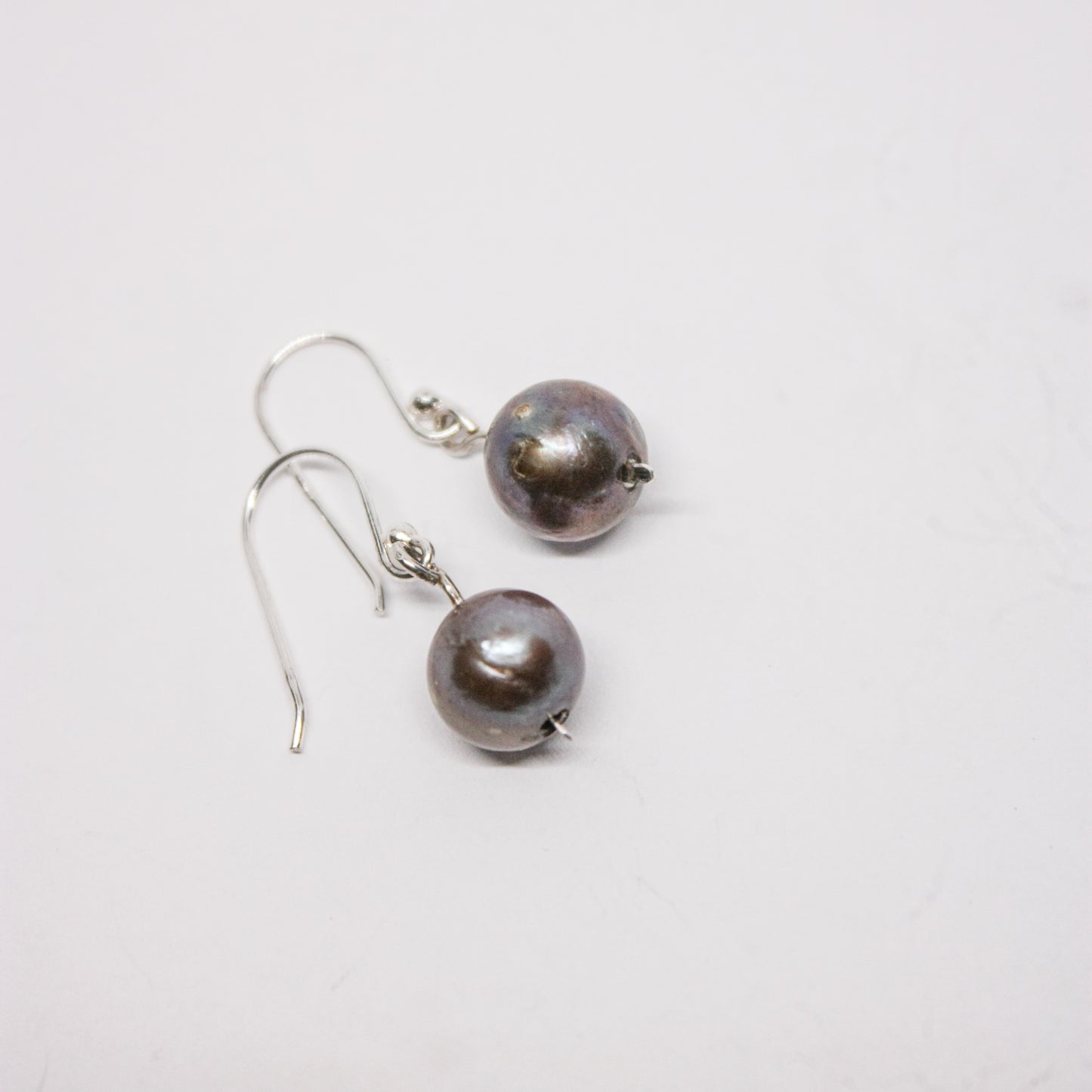 925 sterling silver earrings
White pearl earrings
Silver and pearl jewelry
Sustainable jewelry
Hypoallergenic earrings