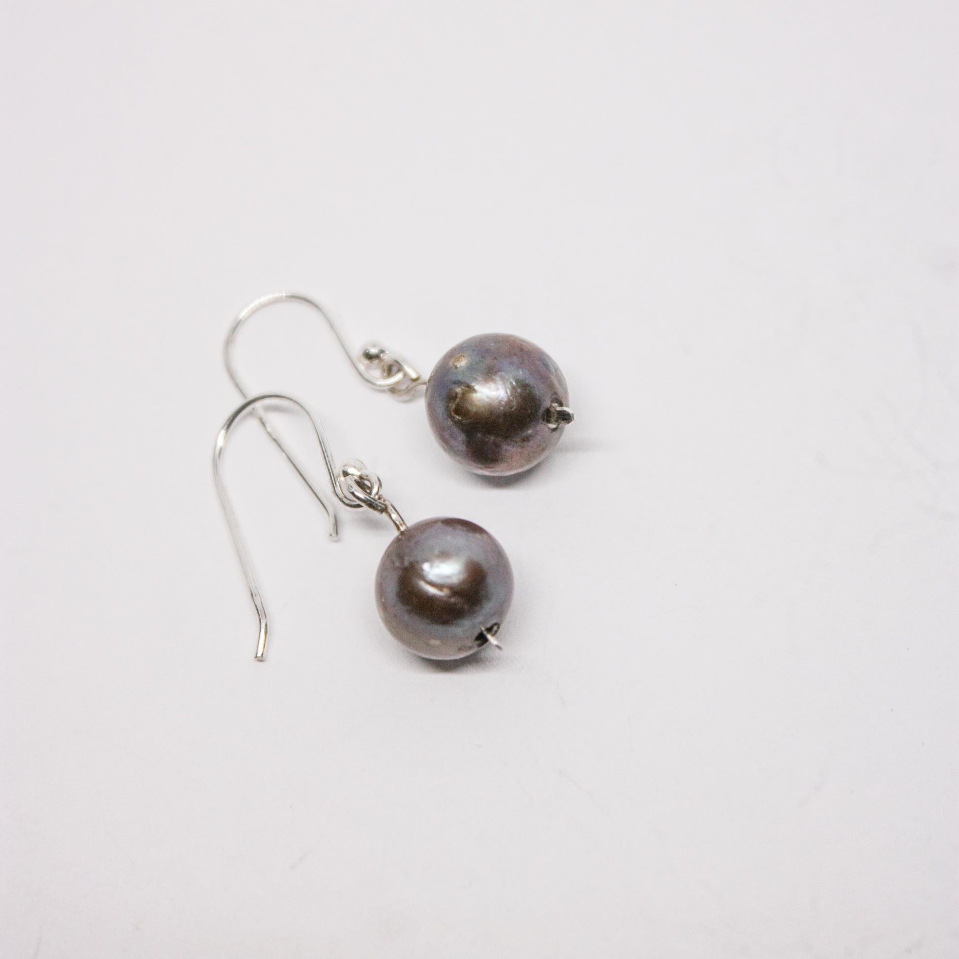 925 sterling silver earrings
White pearl earrings
Silver and pearl jewelry
Sustainable jewelry
Hypoallergenic earrings