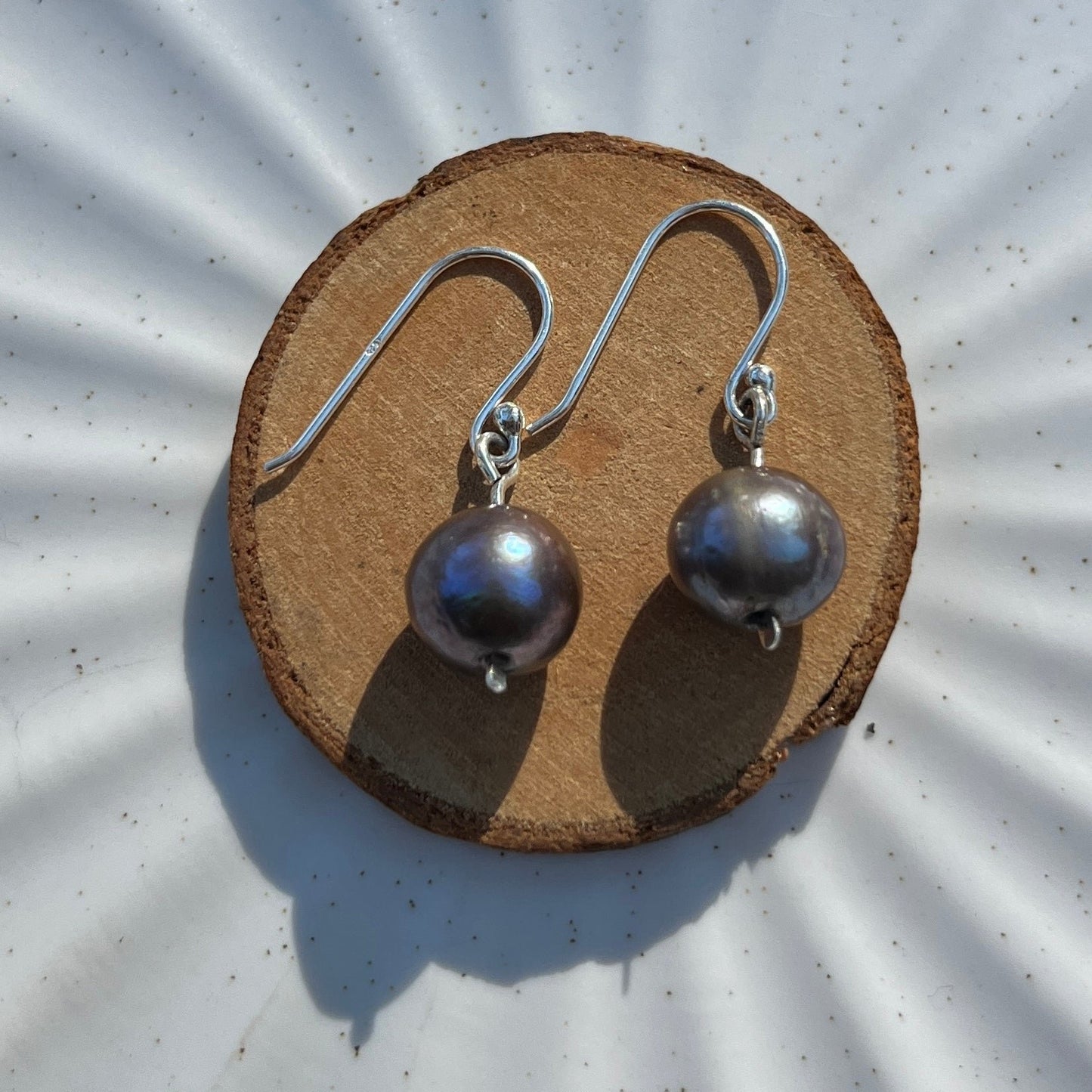 Handmade earrings
Sterling silver jewelry
Pearl earrings
Minimalist earrings
Nature-inspired jewelry
Elegant earrings
Unique earrings
Everyday jewelry
Dainty earrings
Women’s jewelry