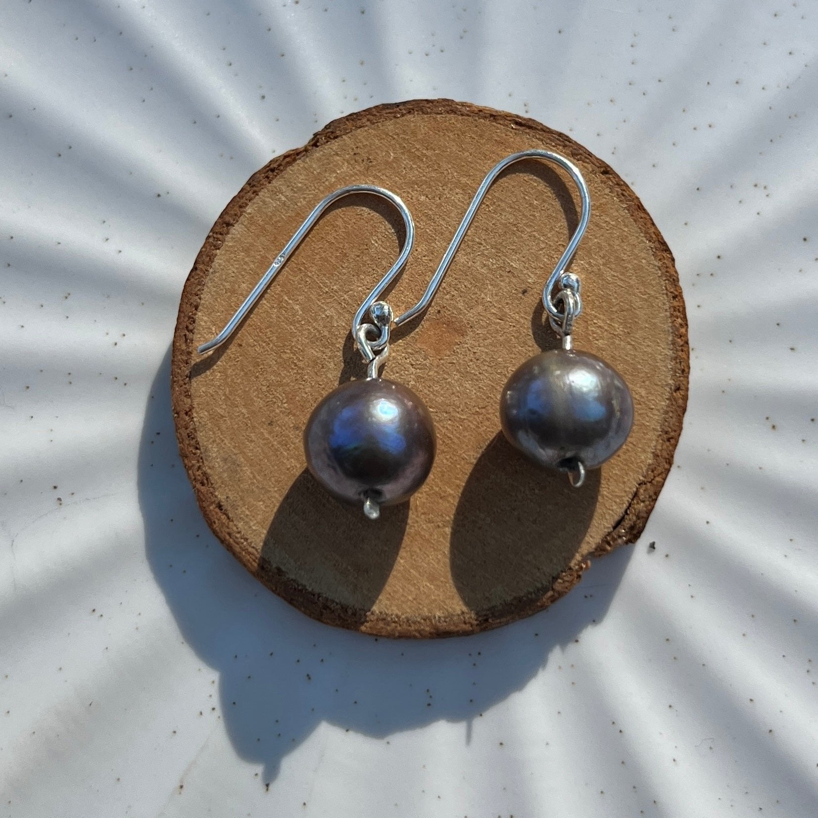 Handmade earrings
Sterling silver jewelry
Pearl earrings
Minimalist earrings
Nature-inspired jewelry
Elegant earrings
Unique earrings
Everyday jewelry
Dainty earrings
Women’s jewelry