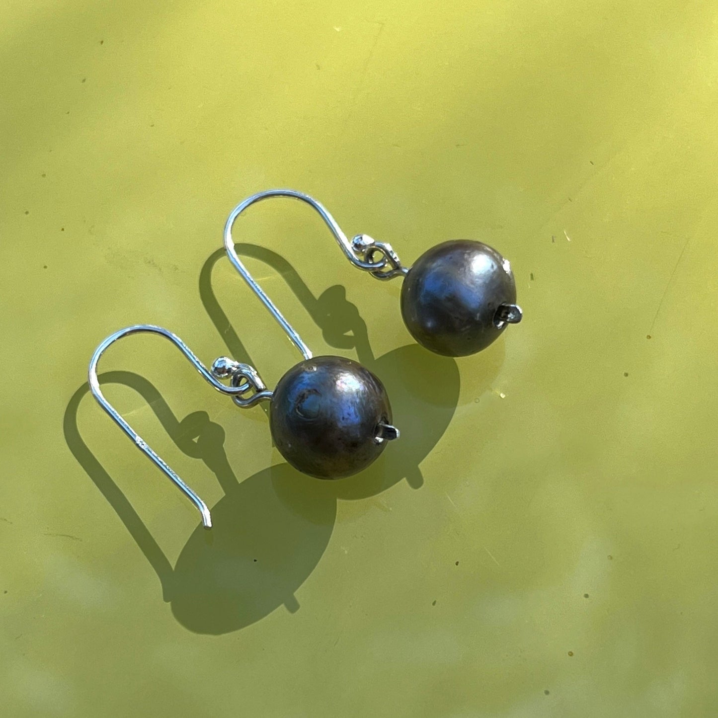 925 sterling silver earrings
White pearl earrings
Silver and pearl jewelry
Sustainable jewelry
Hypoallergenic earrings