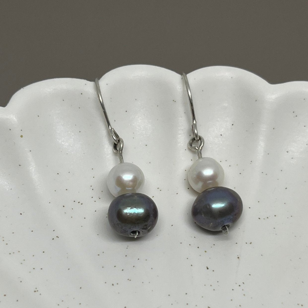 925 sterling silver earrings
White pearl earrings
Silver and pearl jewelry
Sustainable jewelry
Hypoallergenic earrings