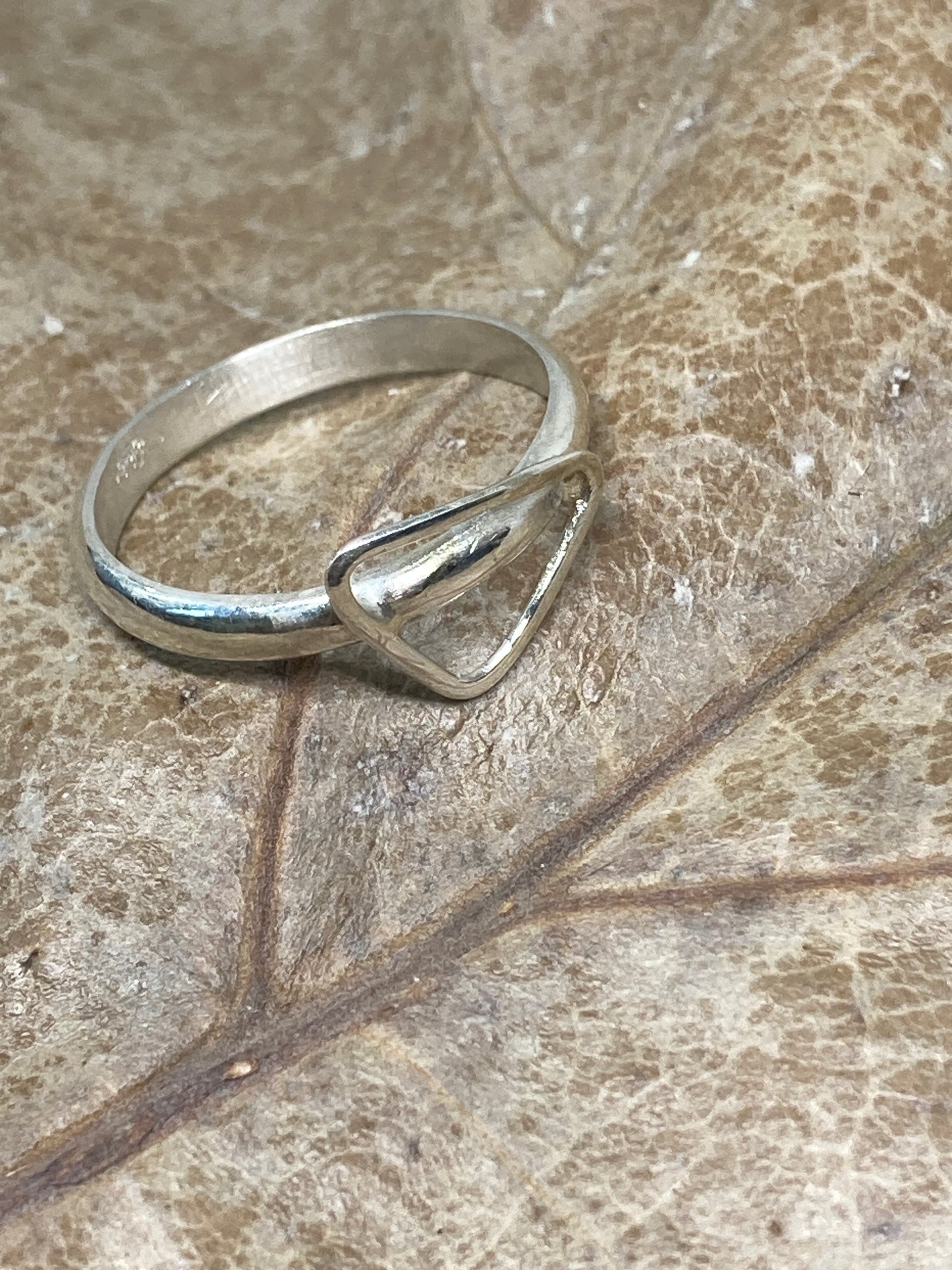 Minimalist triangle ring